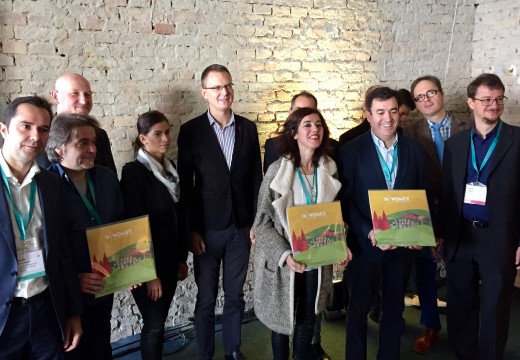 O conselleiro de Cultura e Educación recolle o testemuño da organización de Womex para a edición de 2016 en Galicia